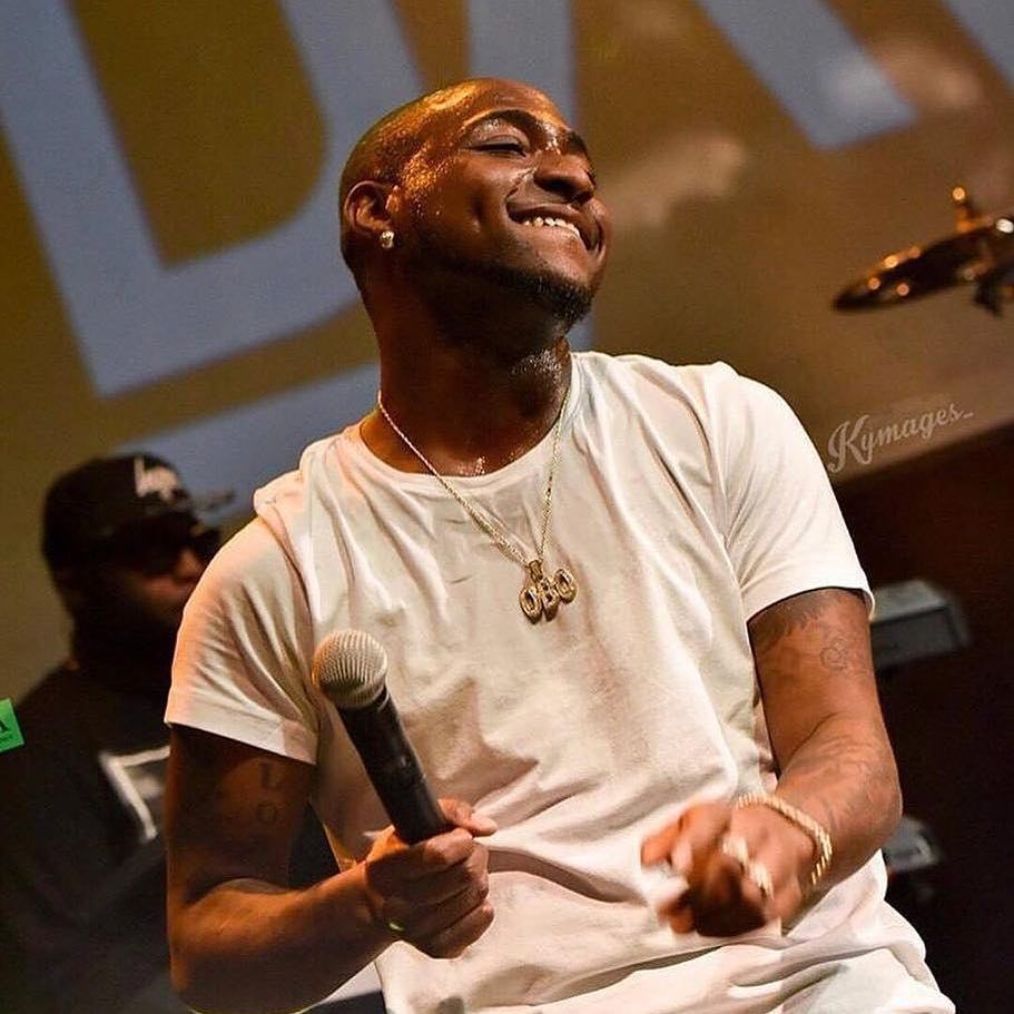 After categorically stating that Drake is no god, Davido rejoices as the rapper grooves to his song FIA!